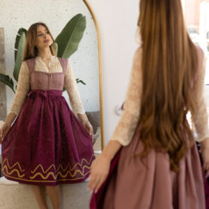 Dirndlkleid Trachtenkleid kaufen Traditionelles Gunstiges Designer Mode Festliches Exklusives Dirndl Oktoberfest dress Traditional German outfit Authentic Buy online shop Bavarian Modern fashion Exclusive sizes Festive trend Brand Luxury rosa dirndl