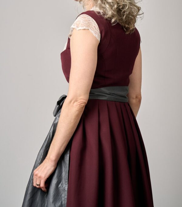 Dirndlkleid Trachtenkleid kaufen Traditionelles Gunstiges Designer Mode Festliches Exklusives Dirndl Oktoberfest dress Traditional German outfit Authentic Buy online shop Bavarian Modern fashion Exclusive sizes Festive trend Brand Luxury rosa dirndl