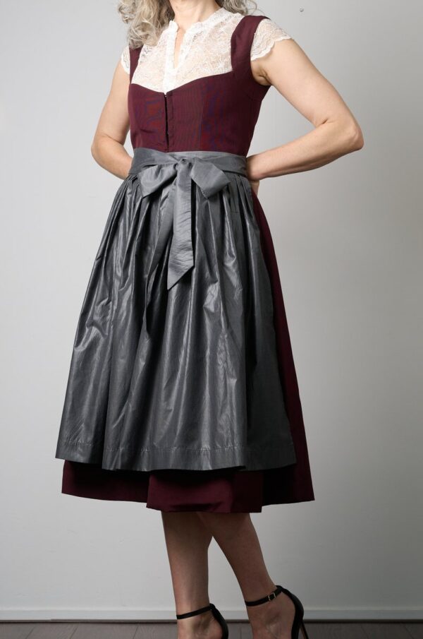 Dirndlkleid Trachtenkleid kaufen Traditionelles Gunstiges Designer Mode Festliches Exklusives Dirndl Oktoberfest dress Traditional German outfit Authentic Buy online shop Bavarian Modern fashion Exclusive sizes Festive trend Brand Luxury rosa dirndl