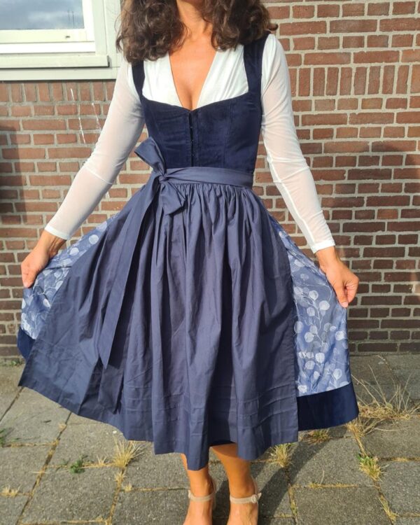 Dirndlkleid Trachtenkleid kaufen Traditionelles Gunstiges Designer Mode Festliches Exklusives Dirndl Oktoberfest dress Traditional German outfit Authentic Buy online shop Bavarian Modern fashion Exclusive sizes Festive trend Brand Luxury rosa dirndl