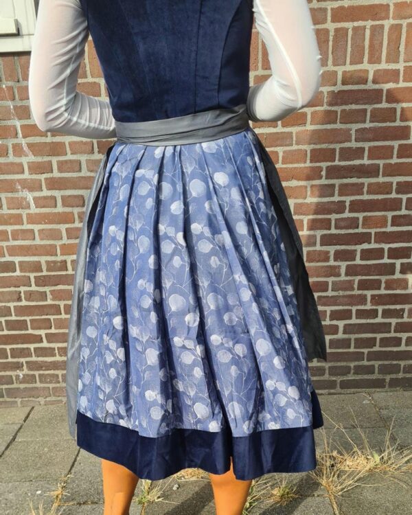 Dirndlkleid Trachtenkleid kaufen Traditionelles Gunstiges Designer Mode Festliches Exklusives Dirndl Oktoberfest dress Traditional German outfit Authentic Buy online shop Bavarian Modern fashion Exclusive sizes Festive trend Brand Luxury rosa dirndl