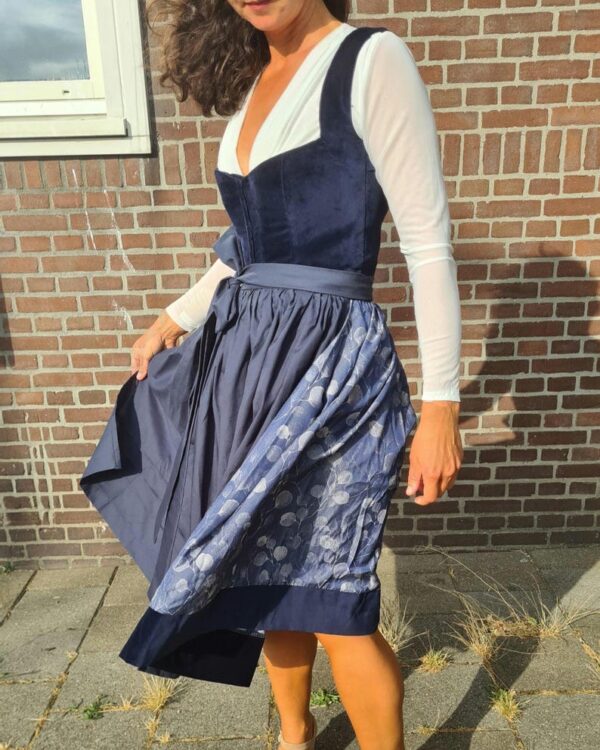 Dirndlkleid Trachtenkleid kaufen Traditionelles Gunstiges Designer Mode Festliches Exklusives Dirndl Oktoberfest dress Traditional German outfit Authentic Buy online shop Bavarian Modern fashion Exclusive sizes Festive trend Brand Luxury rosa dirndl