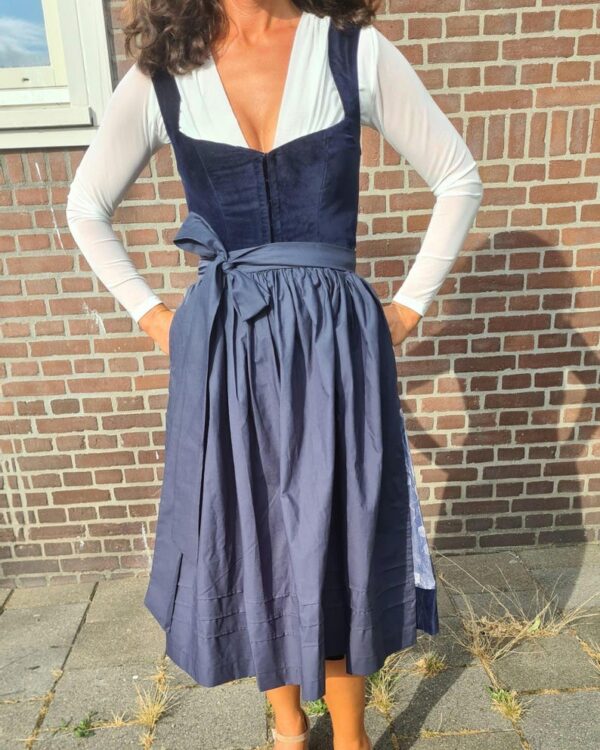 Dirndlkleid Trachtenkleid kaufen Traditionelles Gunstiges Designer Mode Festliches Exklusives Dirndl Oktoberfest dress Traditional German outfit Authentic Buy online shop Bavarian Modern fashion Exclusive sizes Festive trend Brand Luxury rosa dirndl
