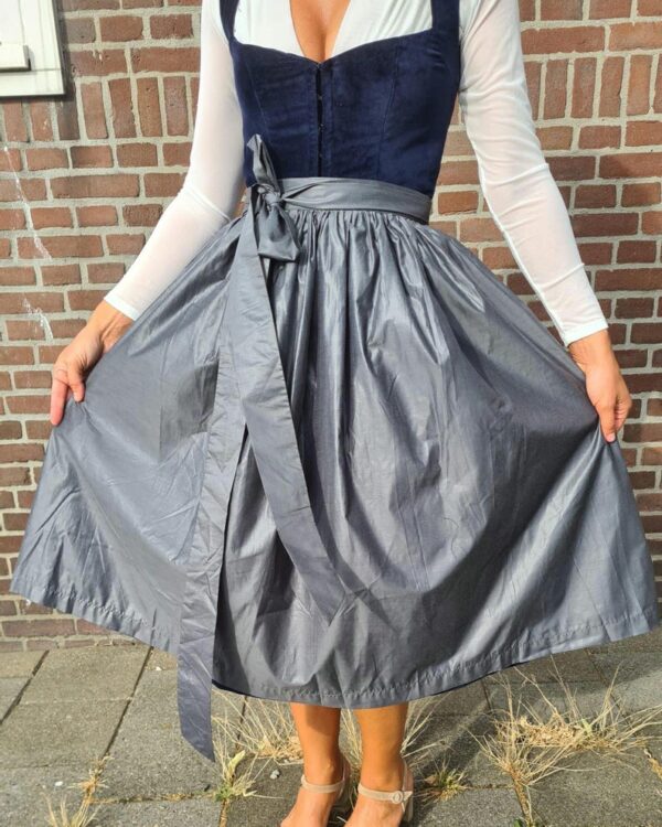 Dirndlkleid Trachtenkleid kaufen Traditionelles Gunstiges Designer Mode Festliches Exklusives Dirndl Oktoberfest dress Traditional German outfit Authentic Buy online shop Bavarian Modern fashion Exclusive sizes Festive trend Brand Luxury rosa dirndl